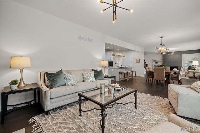 920 Thorn Crown Court, Kirkwood, MO 63122