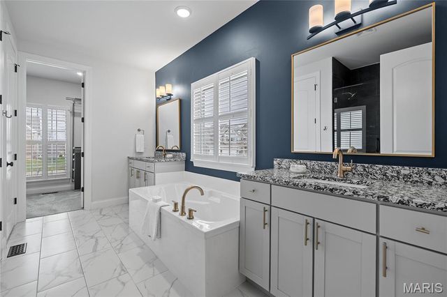 920 Thorn Crown Court, Kirkwood, MO 63122