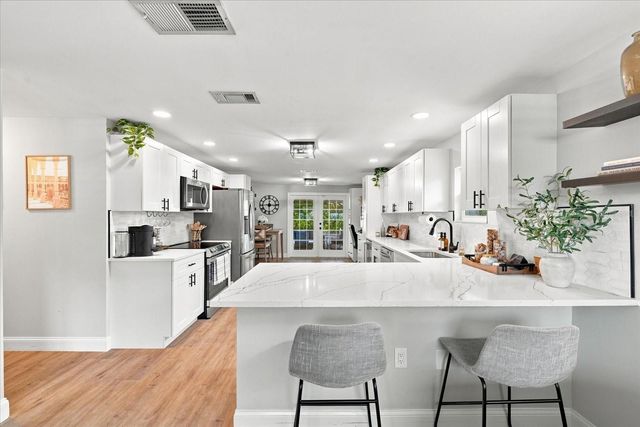 2449 WOOD STREET, Sarasota, FL 34237