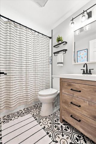 2449 WOOD STREET, Sarasota, FL 34237