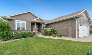 413 E 77th St Street, Sioux Falls, SD 57108
