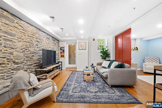 565 Jersey Avenue 1, Jersey City, NJ 07302