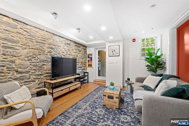 565 Jersey Avenue 1, Jersey City, NJ 07302