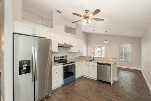 513 Oak Mont Place, Melbourne, FL 32940