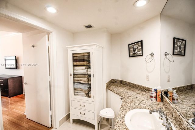 19501 W Country Club Dr 1014, Aventura, FL 33180