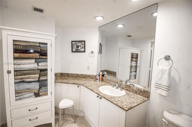 19501 W Country Club Dr 1014, Aventura, FL 33180
