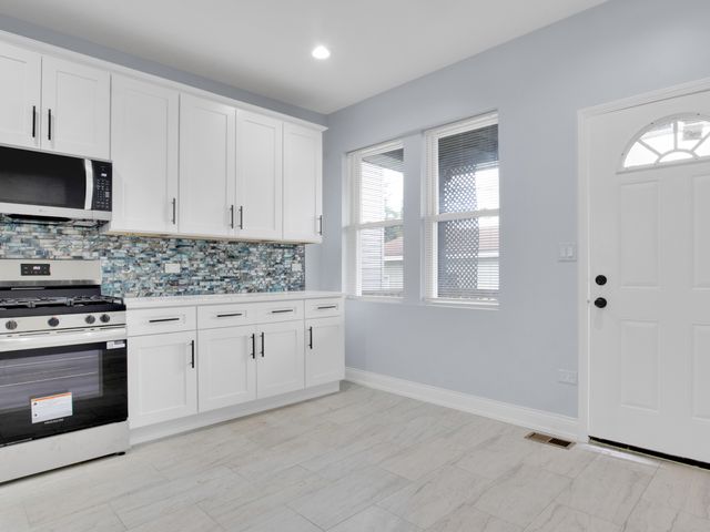 7947 S May Street, Chicago, IL 60620