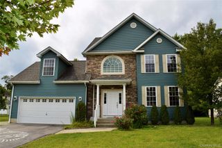 9 Alia Court, Poughkeepsie, NY 12603