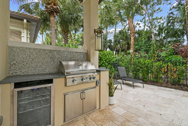 145 Gardenia Isles Drive, Palm Beach Gardens, FL 33418