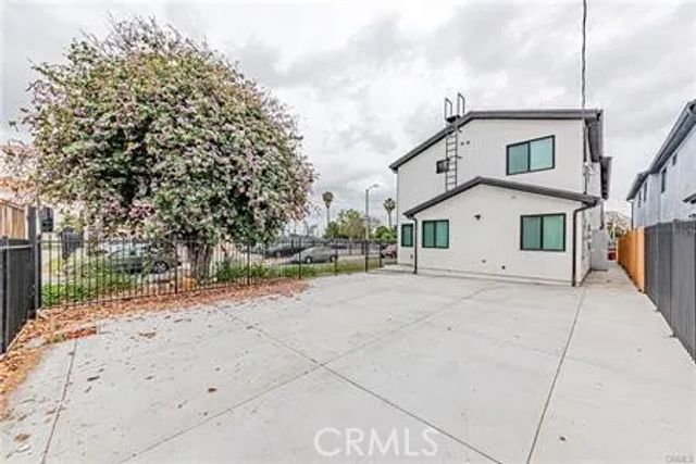 10424 Graham Avenue, Los Angeles, CA 90002