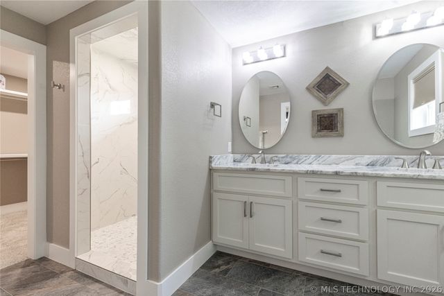 24590 S 600 Road, Grove, OK 74344