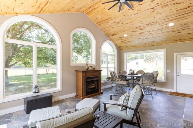 24590 S 600 Road, Grove, OK 74344