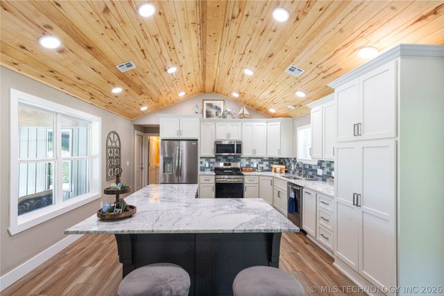 24590 S 600 Road, Grove, OK 74344