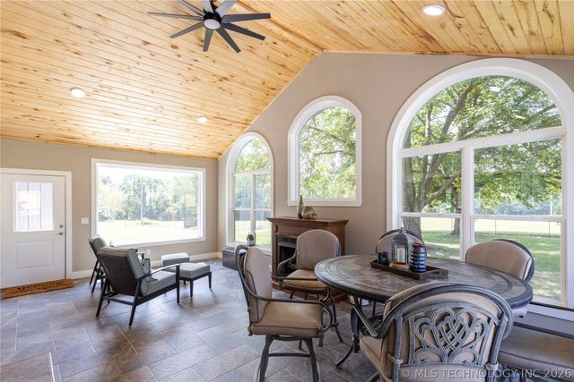 24590 S 600 Road, Grove, OK 74344