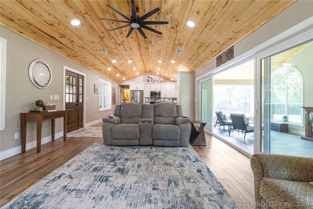 24590 S 600 Road, Grove, OK 74344