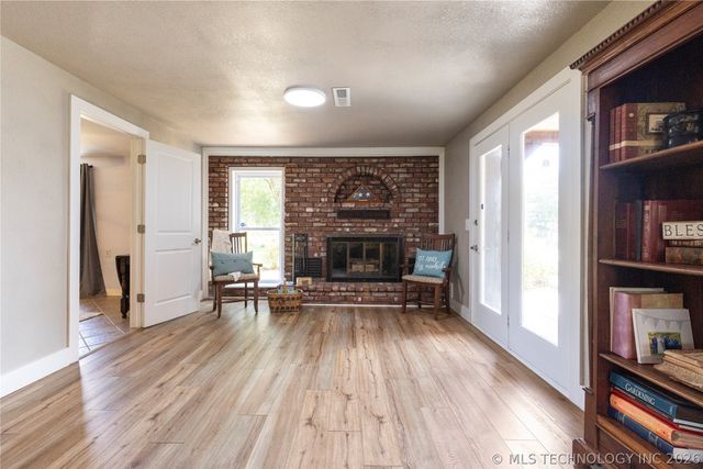 24590 S 600 Road, Grove, OK 74344