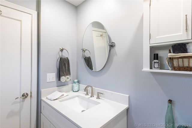 24590 S 600 Road, Grove, OK 74344