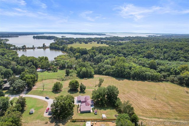 24590 S 600 Road, Grove, OK 74344