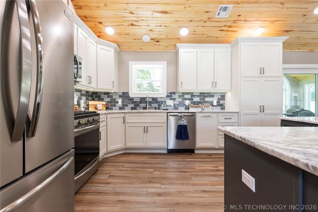 24590 S 600 Road, Grove, OK 74344