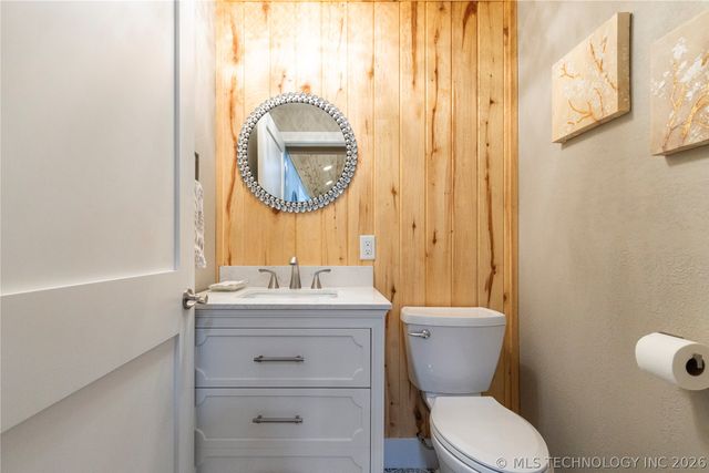 24590 S 600 Road, Grove, OK 74344