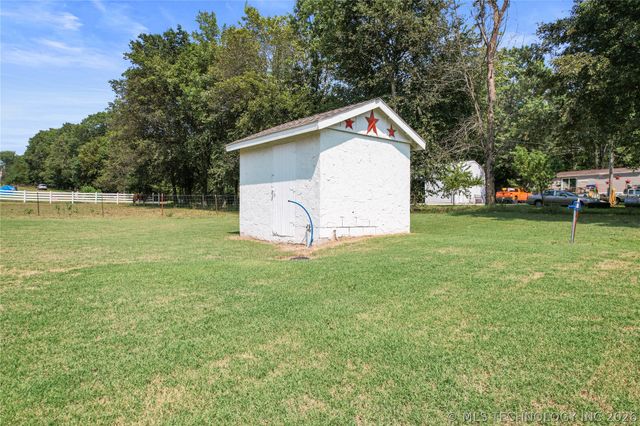 24590 S 600 Road, Grove, OK 74344