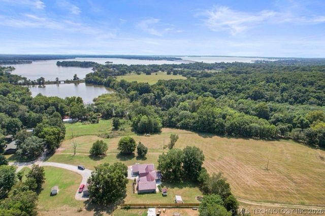 24590 S 600 Road, Grove, OK 74344