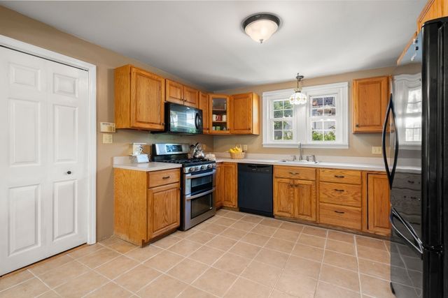 8 Cardinal, Worcester, MA 01602