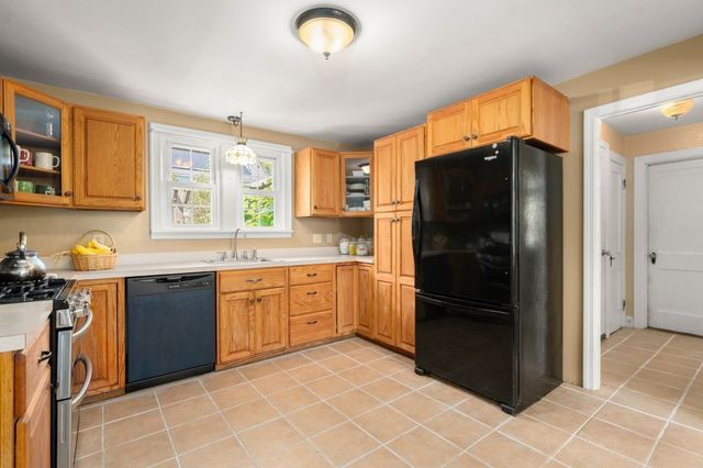 8 Cardinal, Worcester, MA 01602