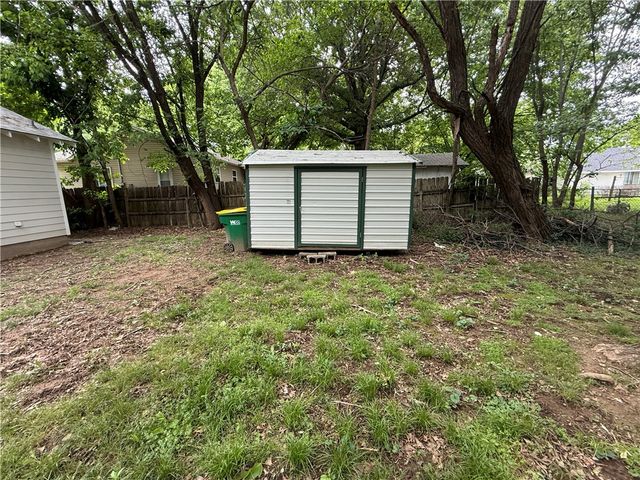 500 W Center Avenue, Springdale, AR 72764