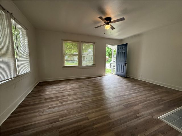 500 W Center Avenue, Springdale, AR 72764