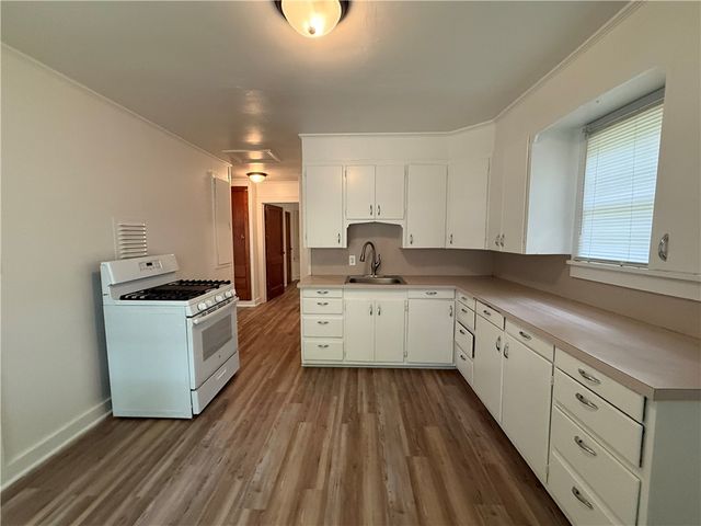 500 W Center Avenue, Springdale, AR 72764