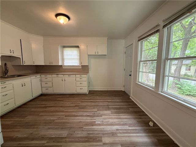 500 W Center Avenue, Springdale, AR 72764