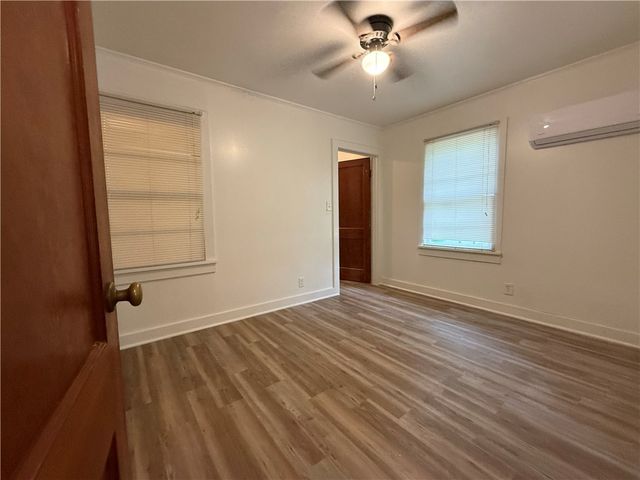 500 W Center Avenue, Springdale, AR 72764