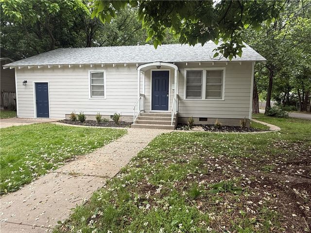500 W Center Avenue, Springdale, AR 72764