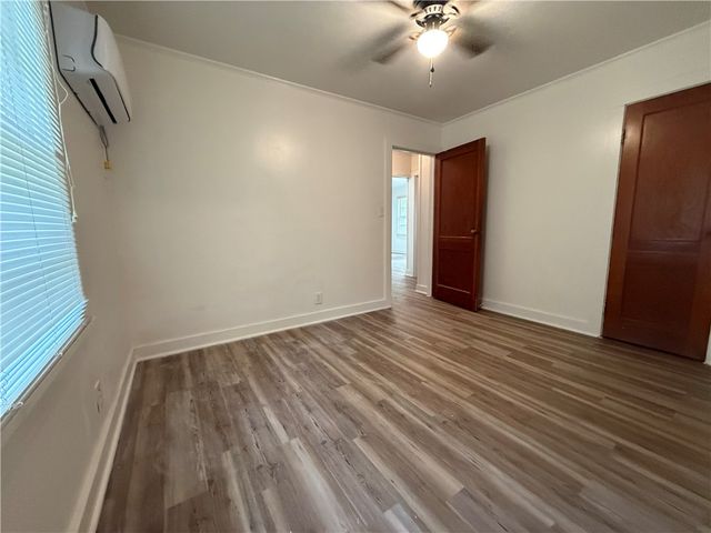 500 W Center Avenue, Springdale, AR 72764