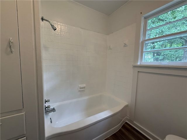 500 W Center Avenue, Springdale, AR 72764
