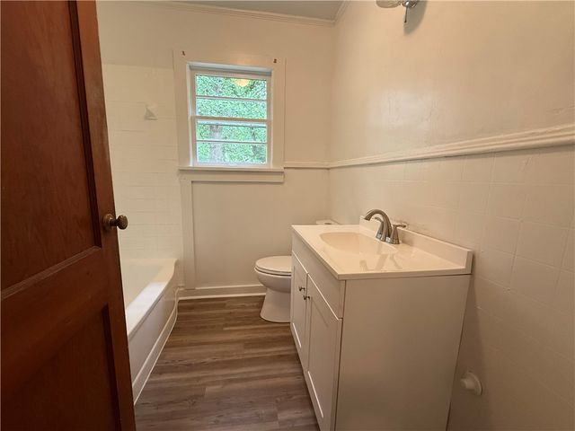 500 W Center Avenue, Springdale, AR 72764