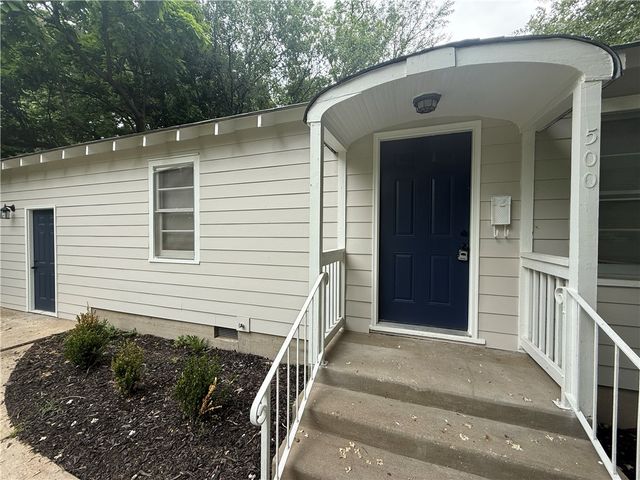 500 W Center Avenue, Springdale, AR 72764