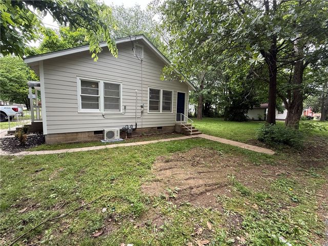 500 W Center Avenue, Springdale, AR 72764
