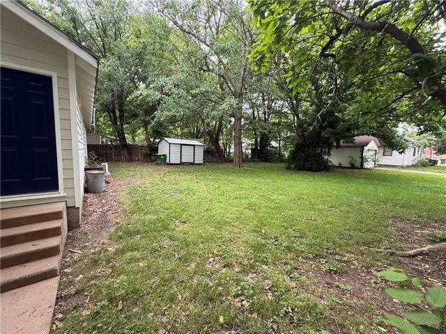 500 W Center Avenue, Springdale, AR 72764