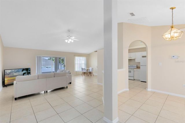 137 COUNTRY LAKES CIRCLE, Groveland, FL 34736