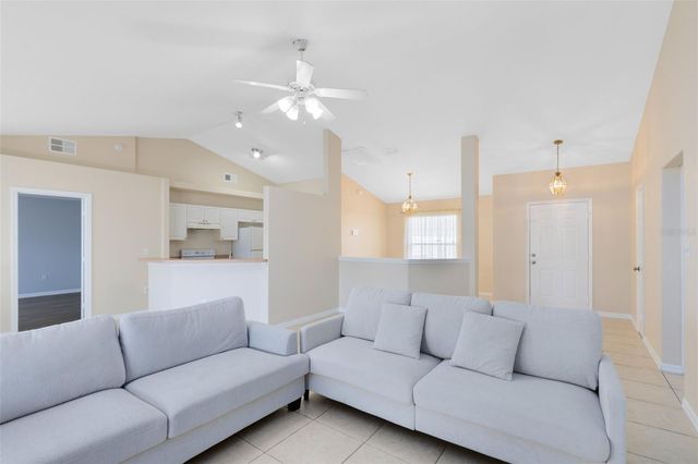 137 COUNTRY LAKES CIRCLE, Groveland, FL 34736