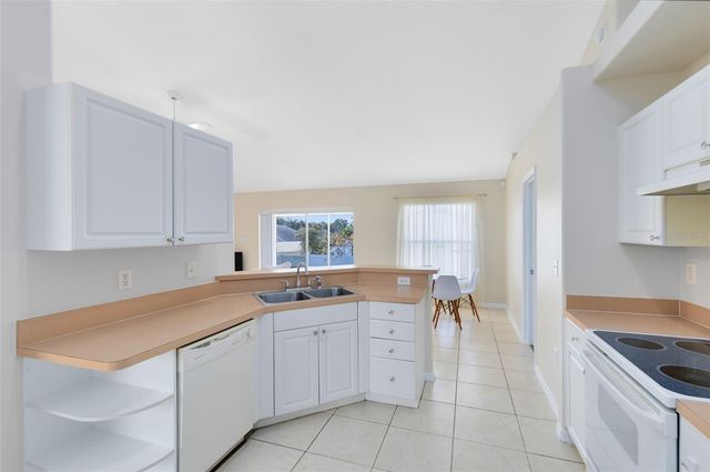 137 COUNTRY LAKES CIRCLE, Groveland, FL 34736