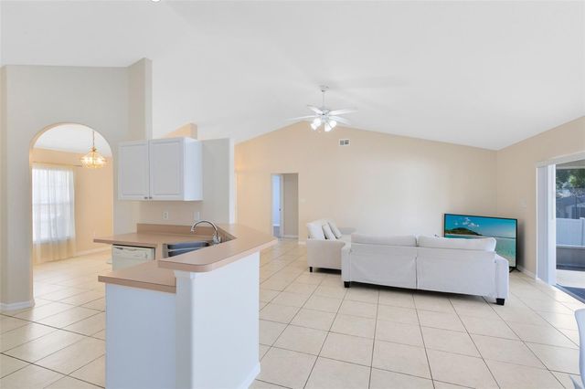 137 COUNTRY LAKES CIRCLE, Groveland, FL 34736