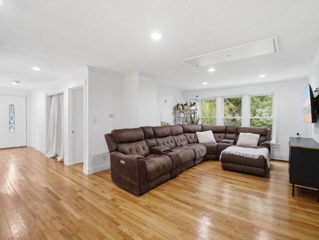 84 City Depot Rd, Charlton, MA 01507