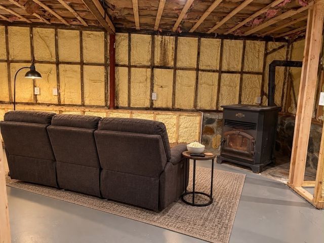 84 City Depot Rd, Charlton, MA 01507