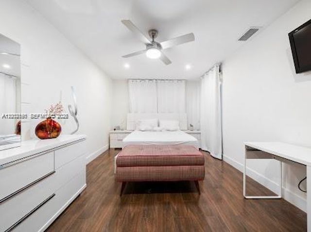 11350 SW 30th St, Miami, FL 33165