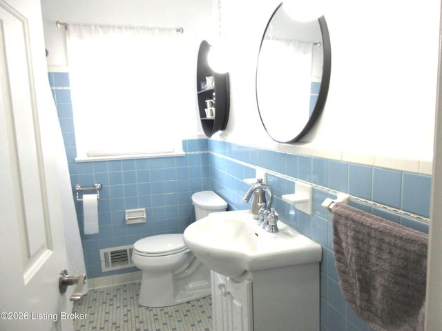 2216 Darrell Dr, Louisville, KY 40216