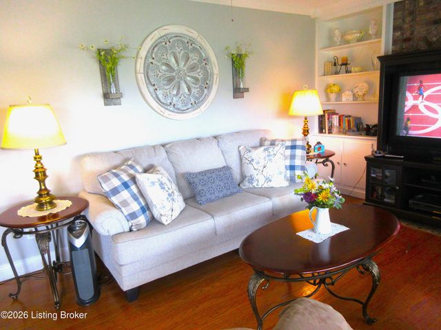 2216 Darrell Dr, Louisville, KY 40216