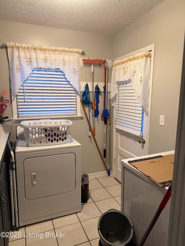 2216 Darrell Dr, Louisville, KY 40216